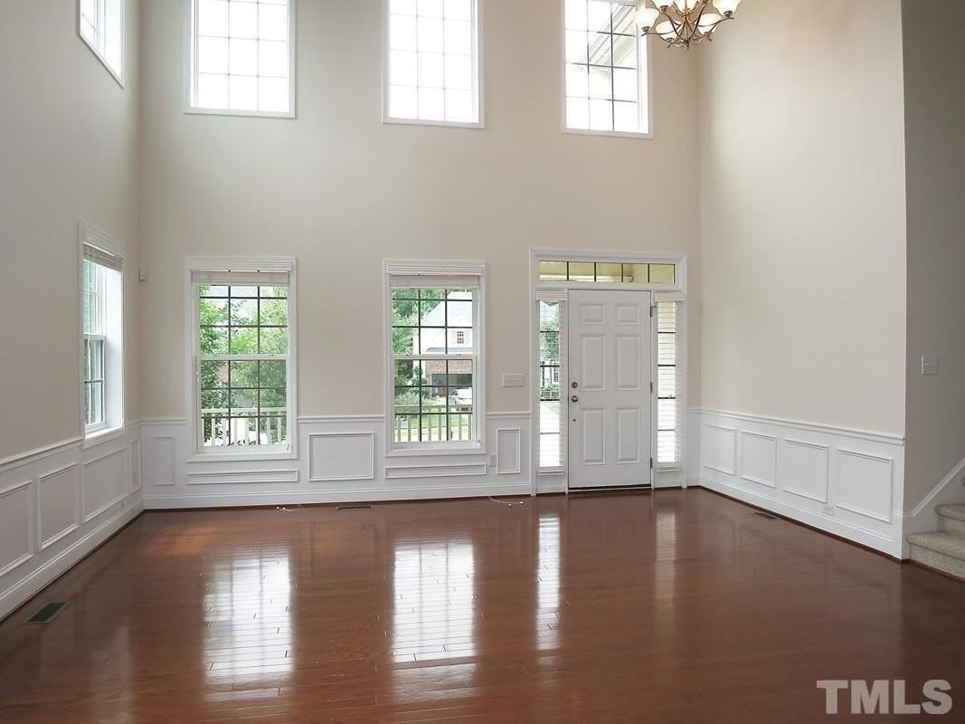 505 Harkness Cir - Photo 3 of 35