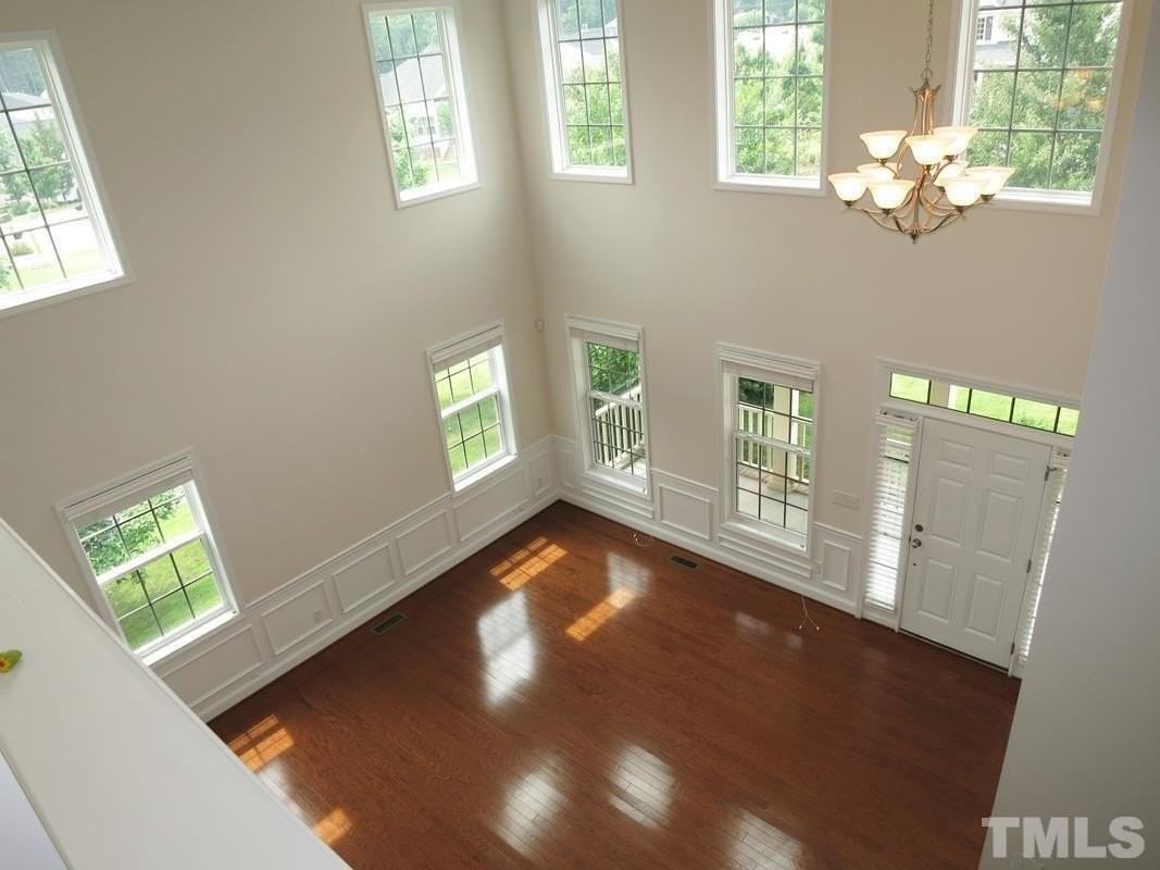 505 Harkness Cir - Photo 5 of 35