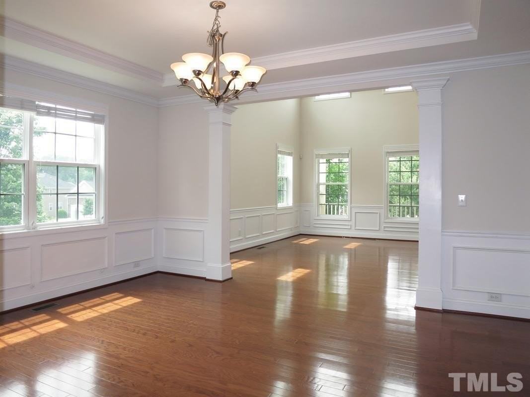 505 Harkness Cir - Photo 7 of 35