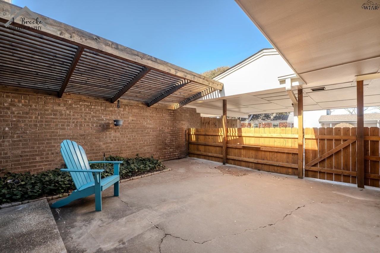 3028 Barrywood Dr - Photo 4 of 35