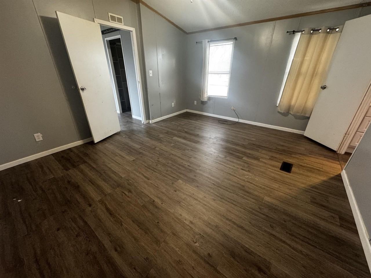 1102 E Spring St - Photo 3 of 15