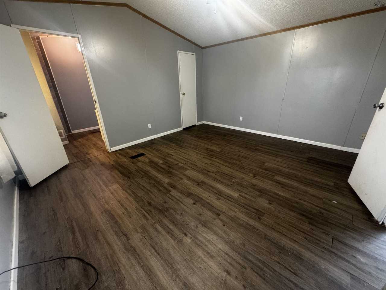 1102 E Spring St - Photo 4 of 15