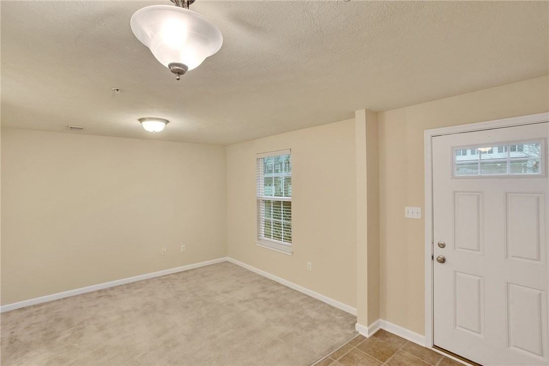 620 Fairgate Dr - Photo 5 of 37