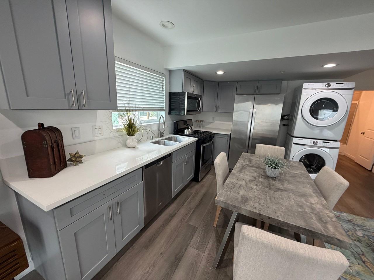 W 20th St - Photo 4 of 28