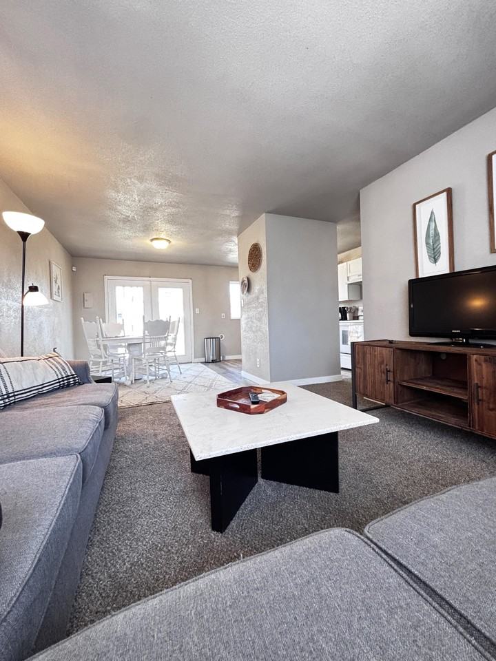 Seminole Ln - Photo 2 of 9