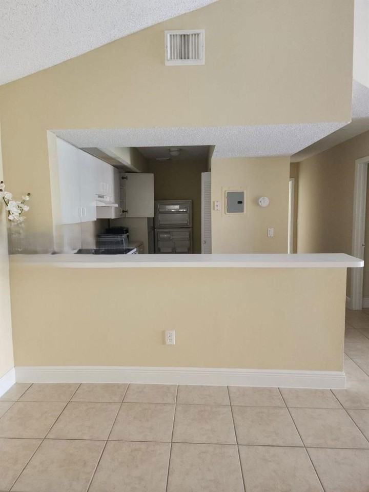 18850 Nw 57th Ave #303 - Photo 6 of 8