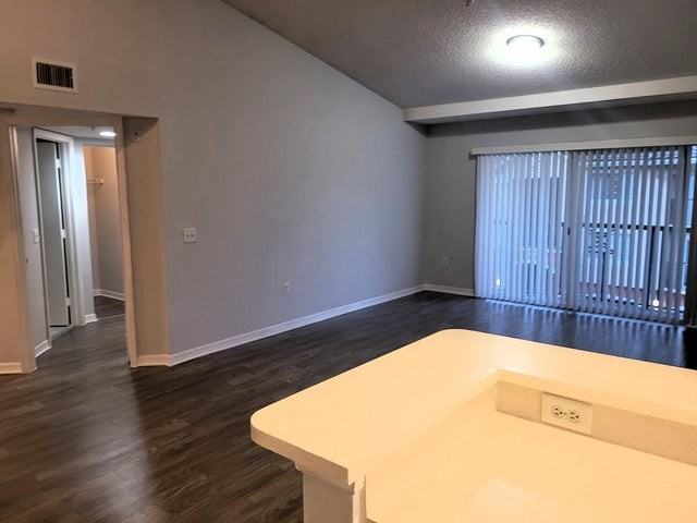 4197 North Haverhill Road #212 - Photo 5 of 8