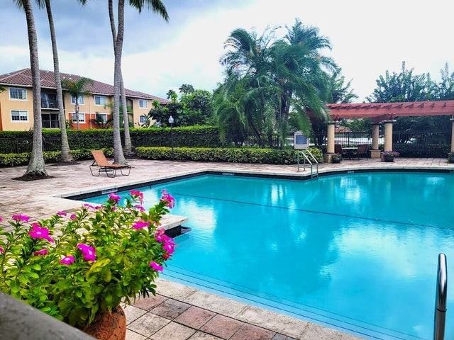 4197 North Haverhill Road #212 - Photo 3 of 8