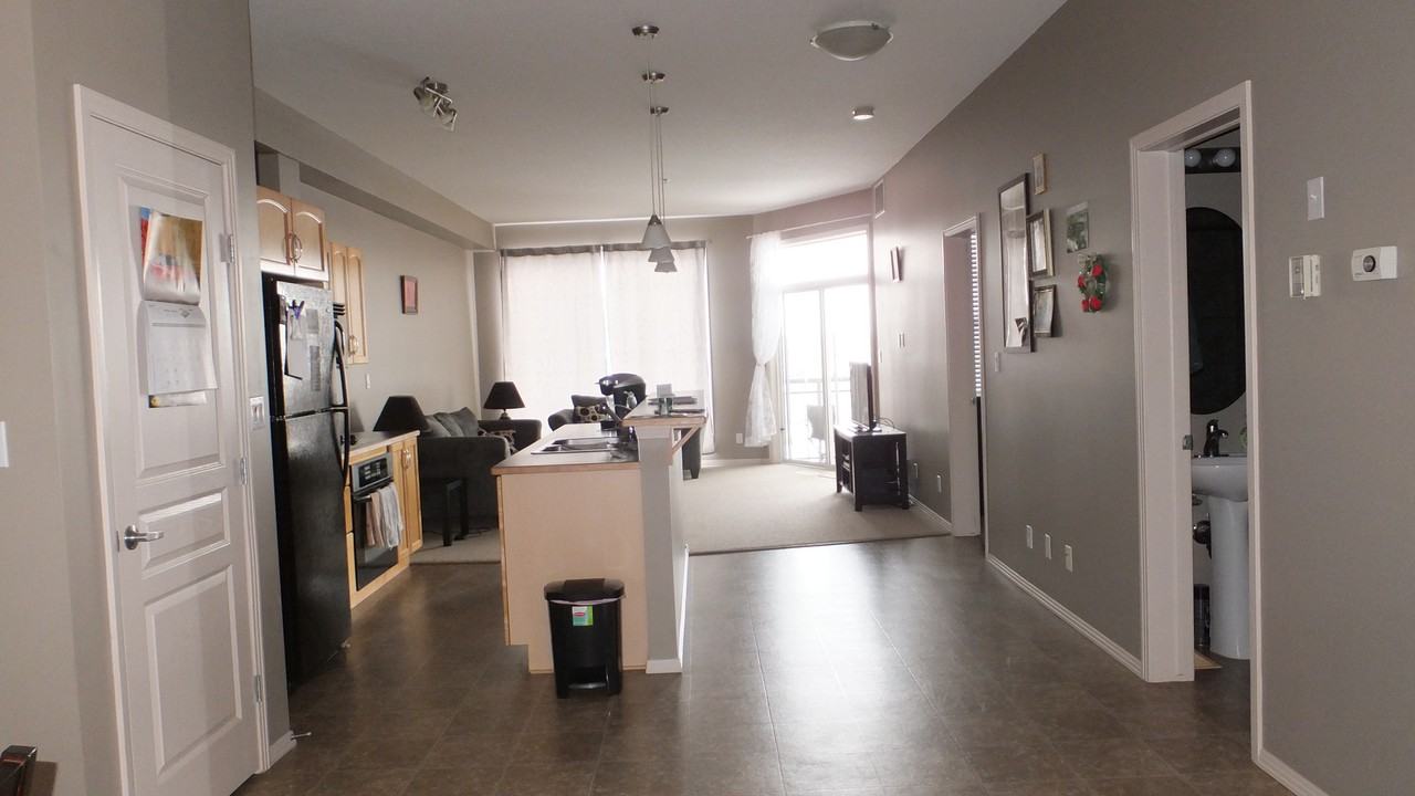 4500 104a St Nw - Photo 3 of 7