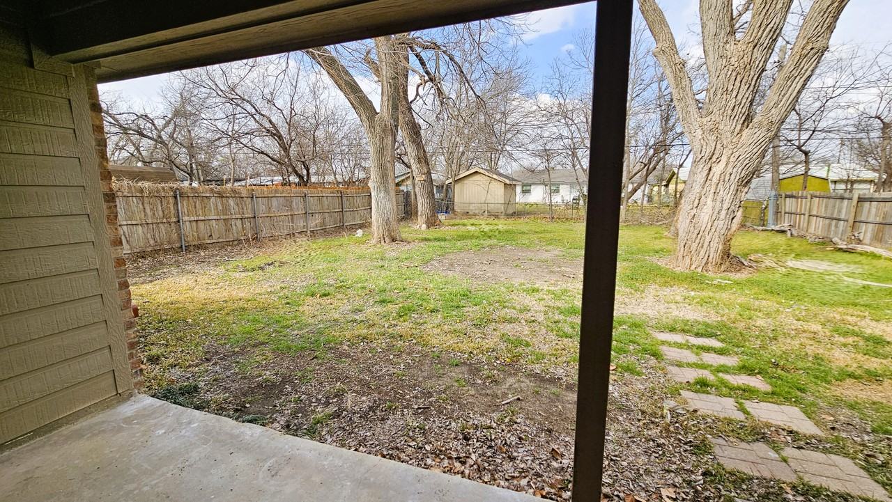 715 Hallvale Dr - Photo 3 of 21