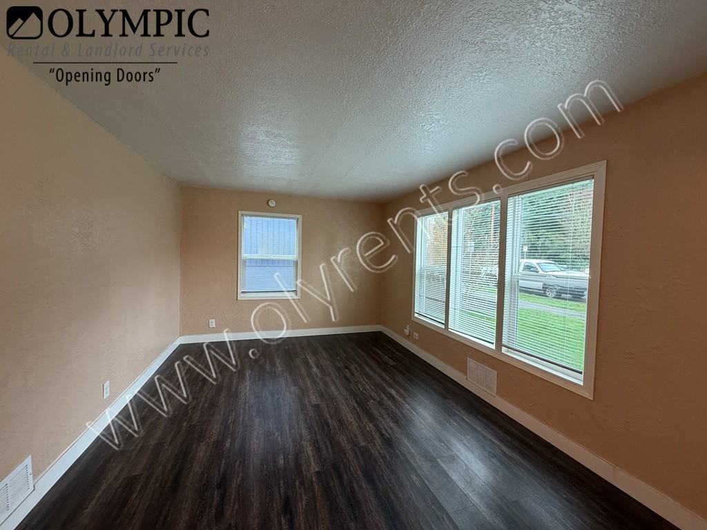 1206 Chestnut St Se - Photo 2 of 13