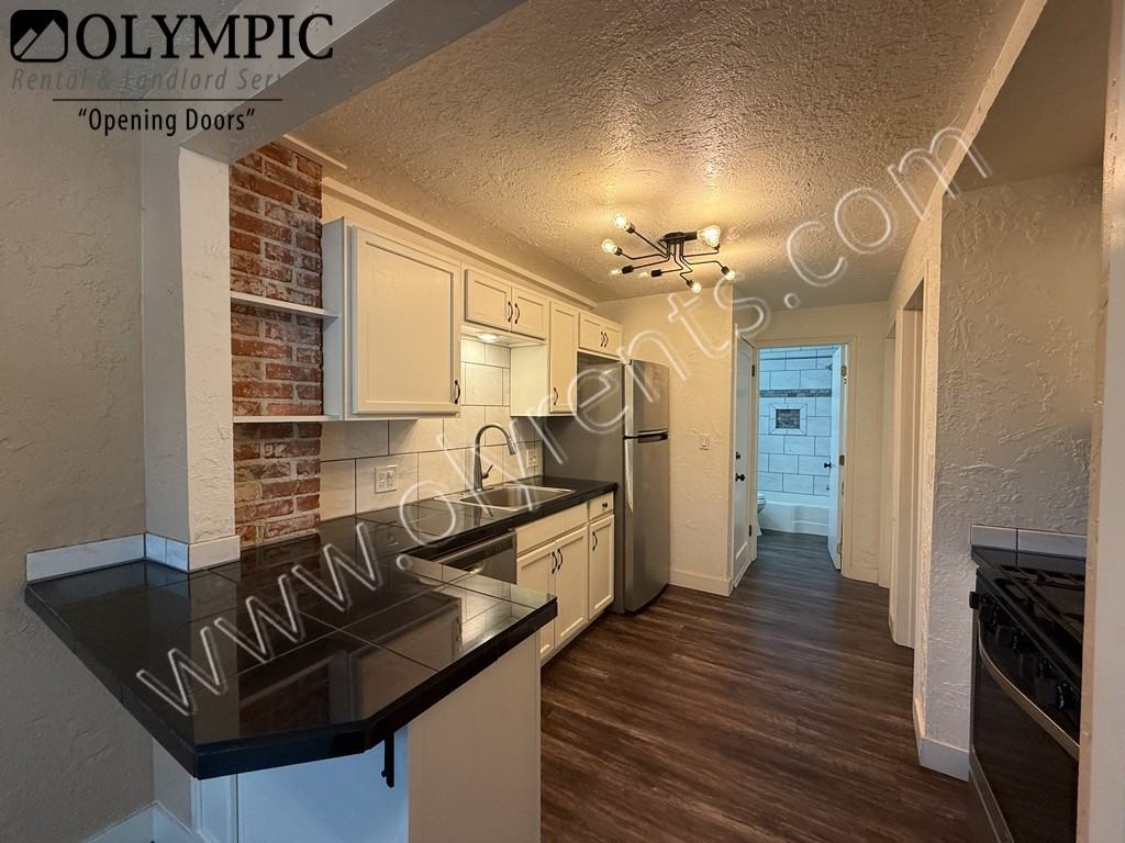 1206 Chestnut St Se - Photo 5 of 13