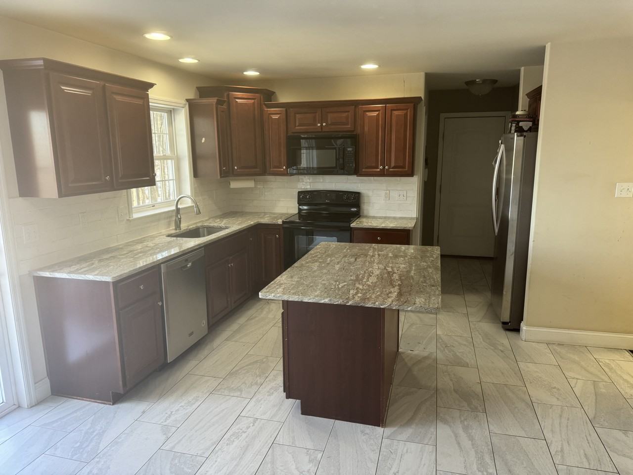 5885 Limeville Rd - Photo 4 of 35