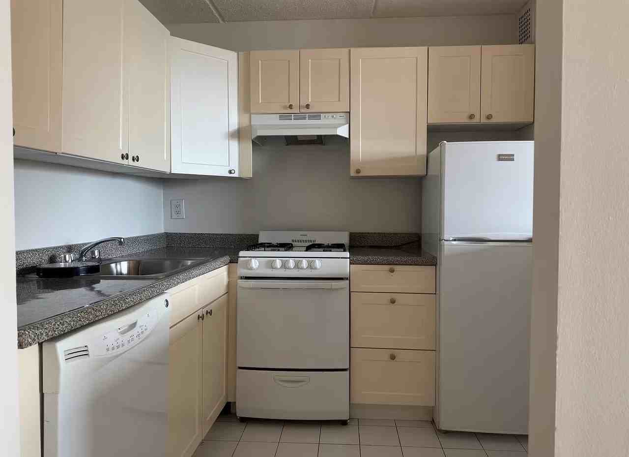 1155 Warburton Ave #2L - Photo 3 of 8