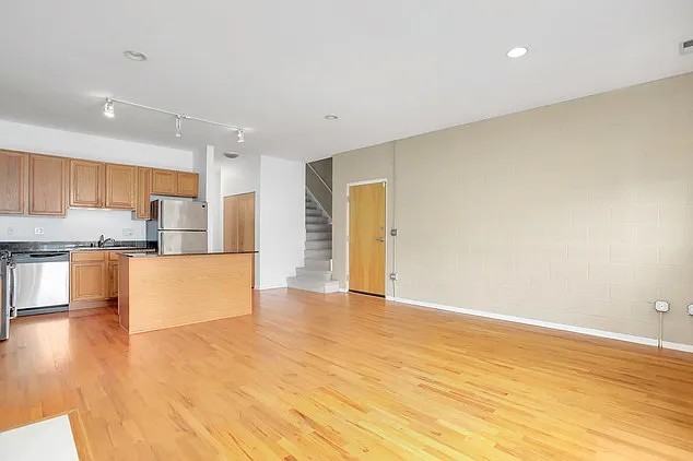 1808 S Michigan Ave #29 - Photo 7 of 14