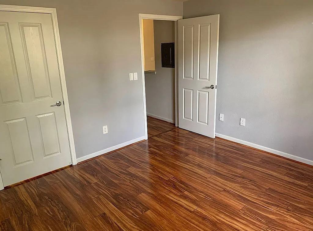 1982 W Bayshore Rd #113 - Photo 5 of 11