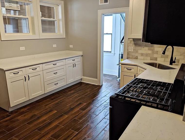 2324 W 25th St #2E - Photo 2 of 8