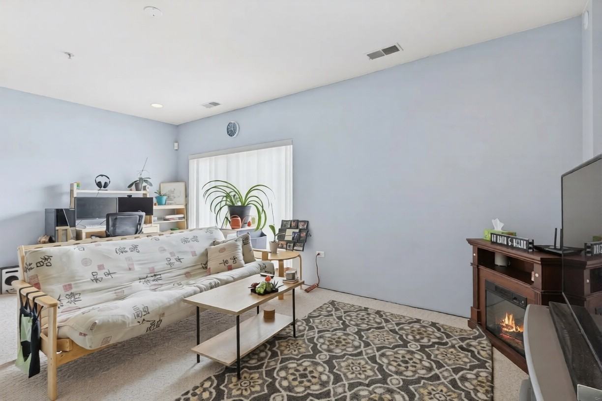 1210 Chicago Ave - Photo 4 of 12