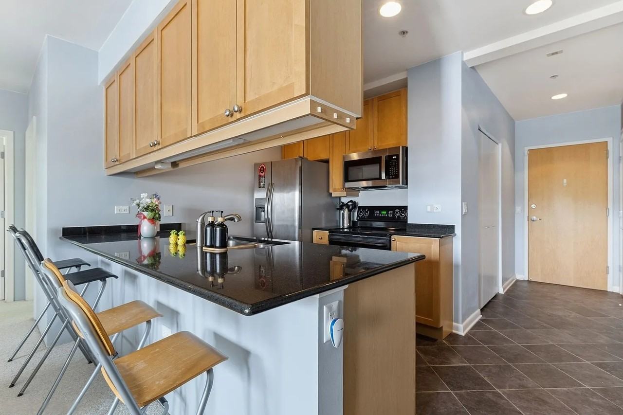 1210 Chicago Ave - Photo 6 of 12