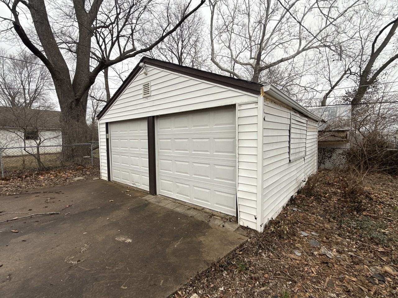 414 Superior Dr - Photo 5 of 26