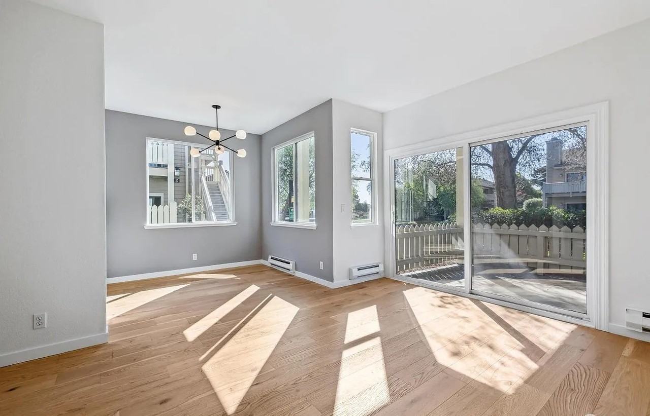 123 Lakeshore Ct - Photo 2 of 26