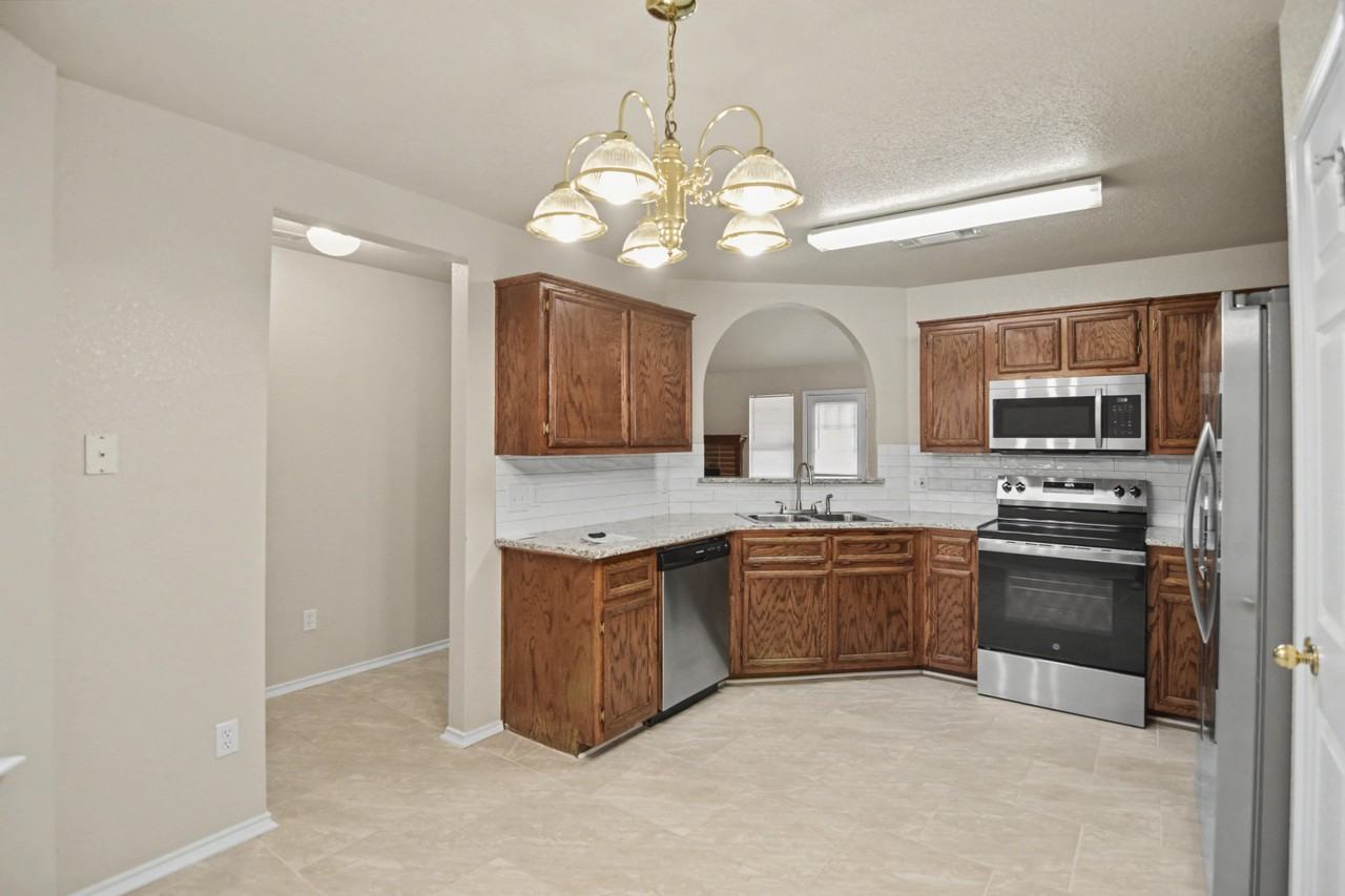 2905 Lindsey Dr - Photo 5 of 20