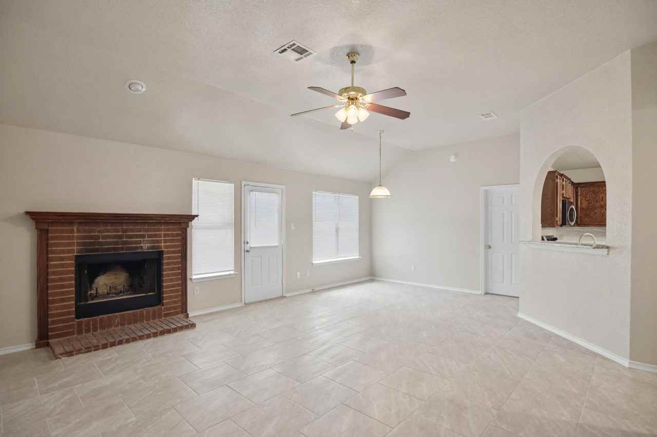2905 Lindsey Dr - Photo 6 of 20