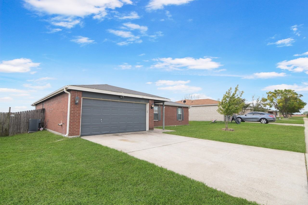 4402 Matt Dr - Photo 2 of 23