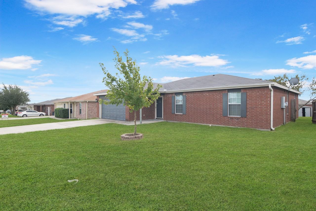 4402 Matt Dr - Photo 3 of 23