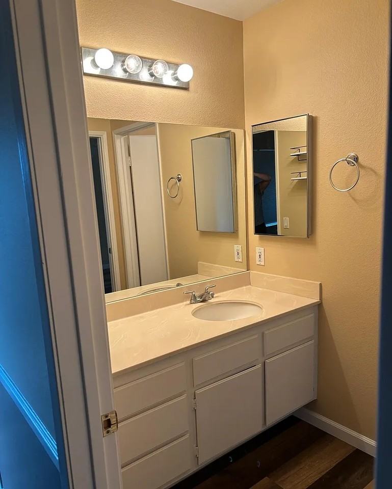 1059 Shadowridge Dr - Photo 4 of 9