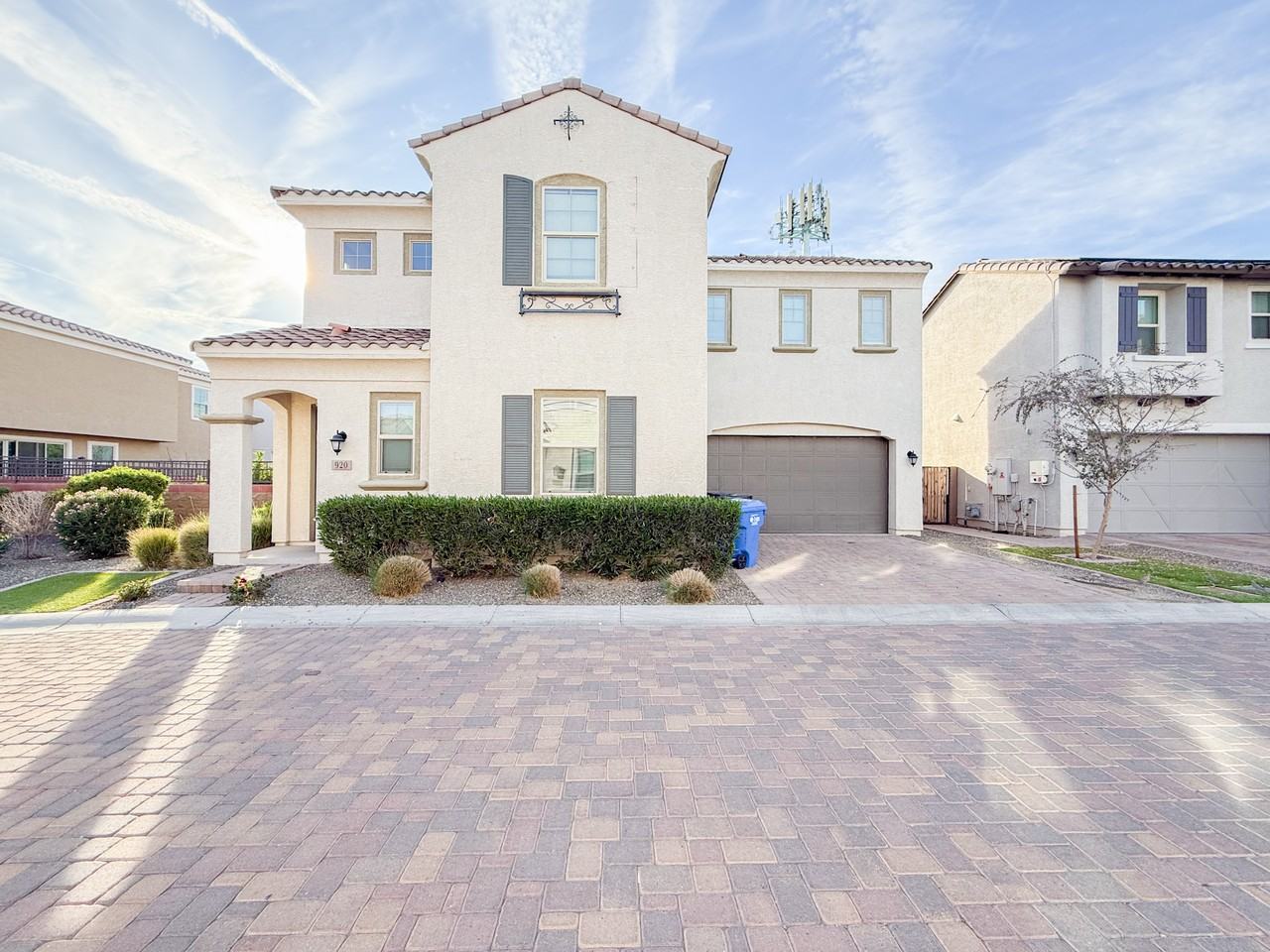 920 E Anderson Ave - Photo 2 of 35