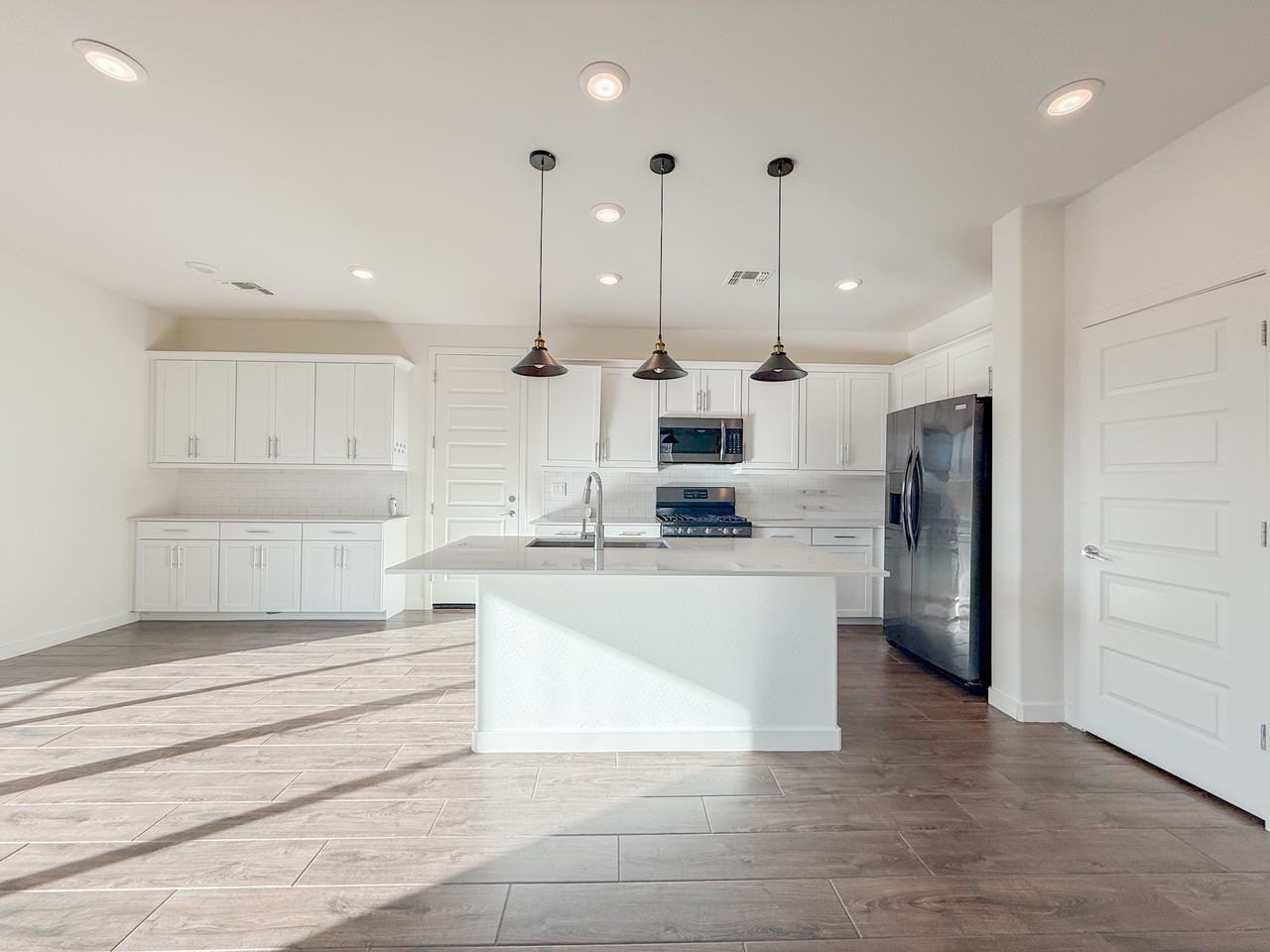 920 E Anderson Ave - Photo 6 of 35