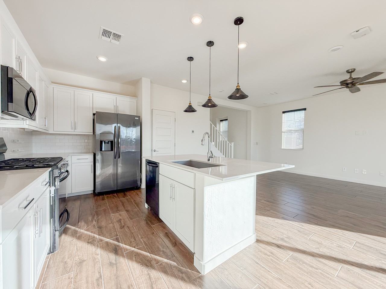 920 E Anderson Ave - Photo 7 of 35