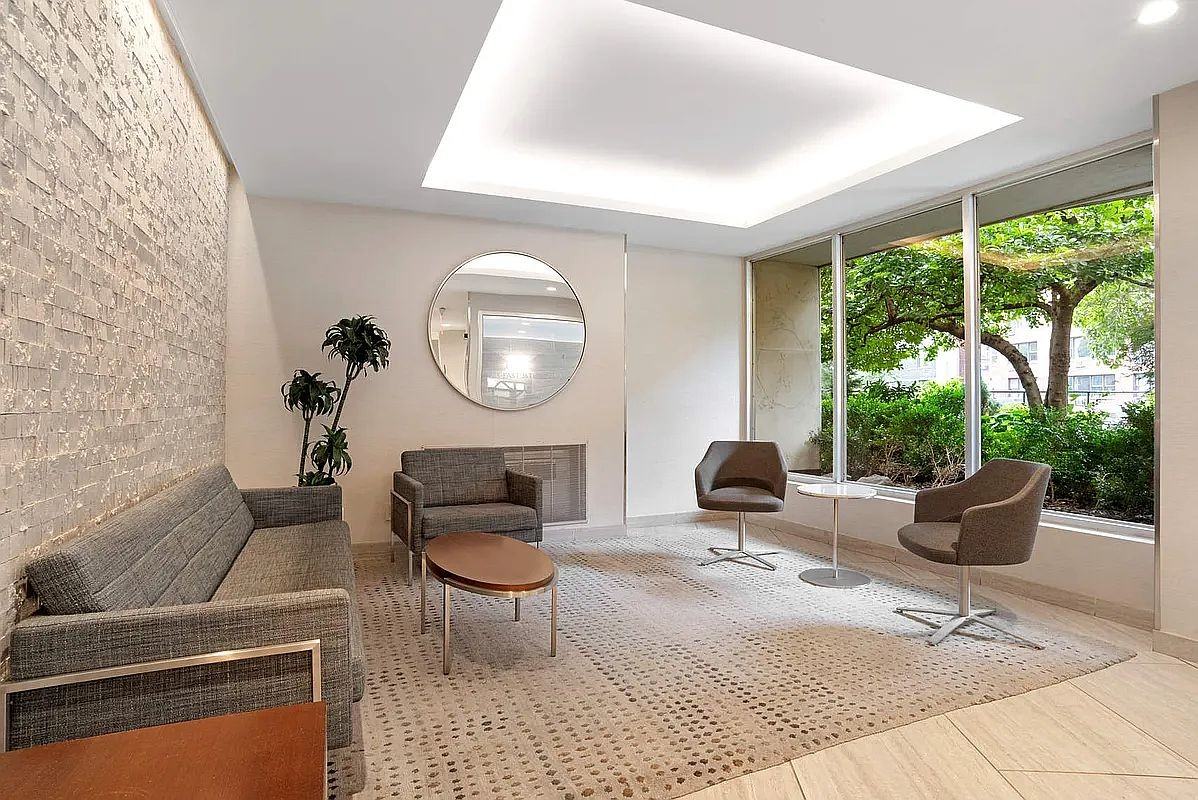 225 E 36th St #15F - Photo 2 of 4