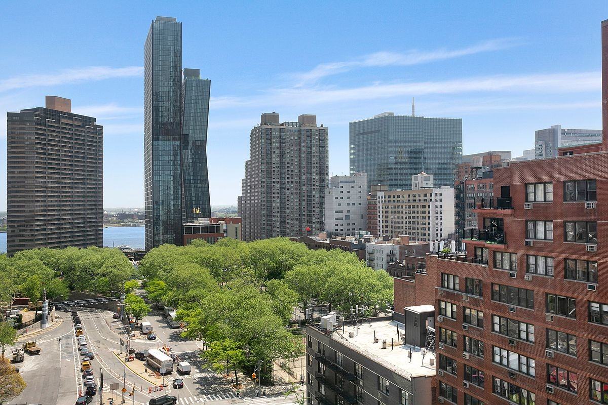 225 E 36th St #15F - Photo 3 of 4