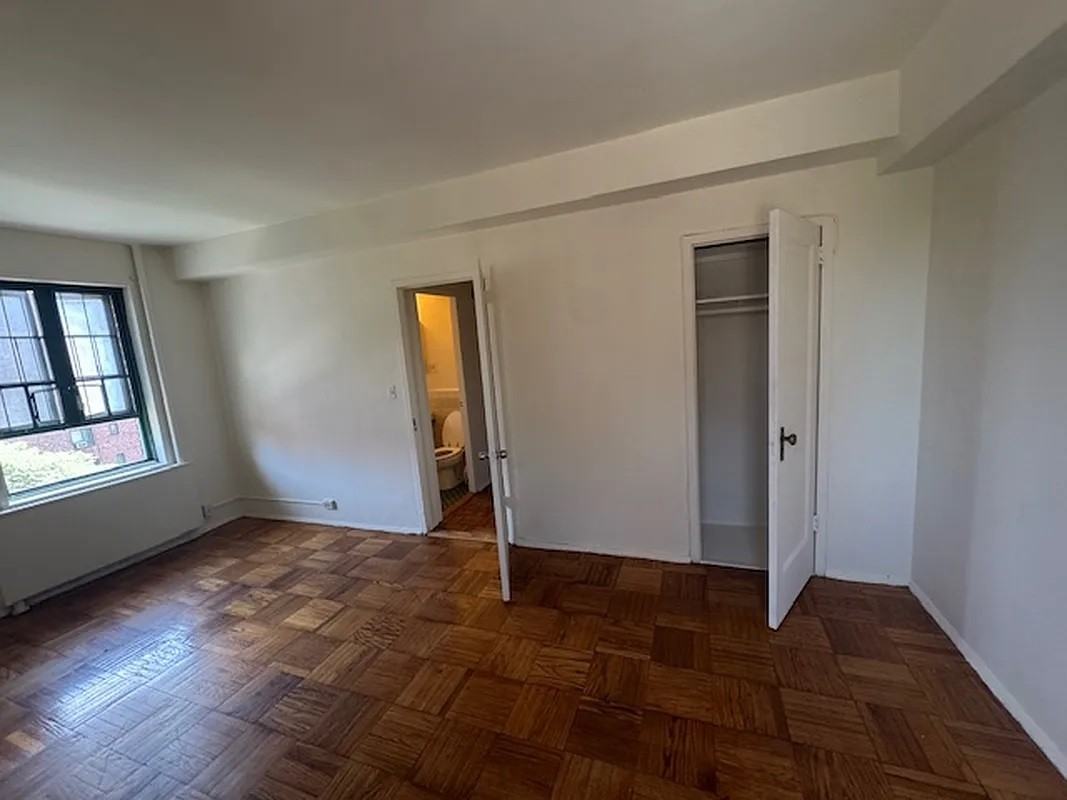 1439 Metropolitan Ave #5H - Photo 2 of 8