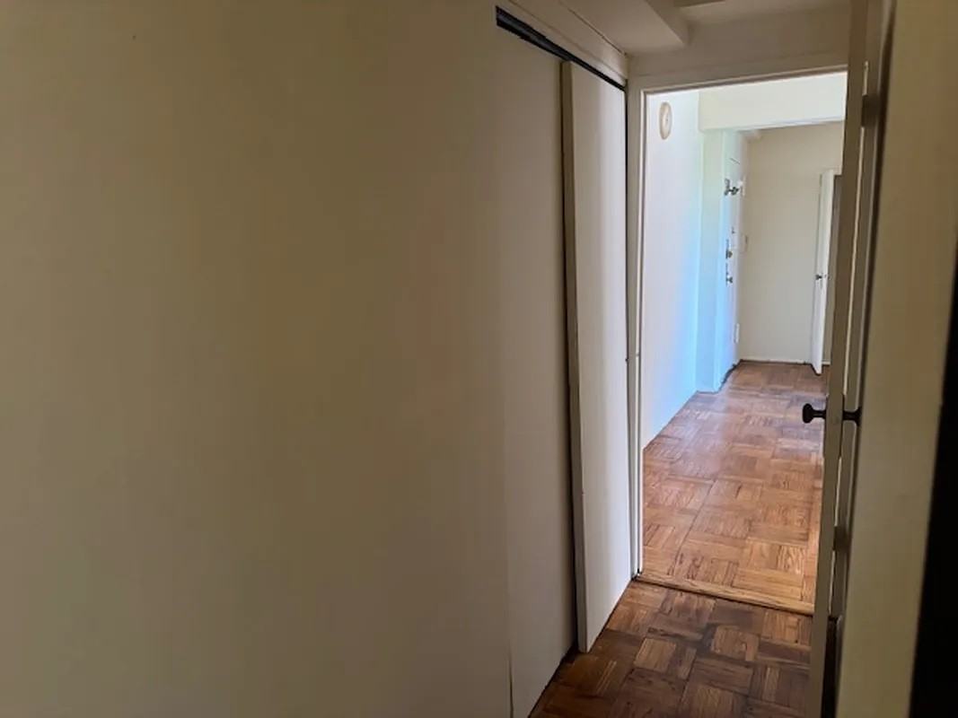 1439 Metropolitan Ave #5H - Photo 4 of 8