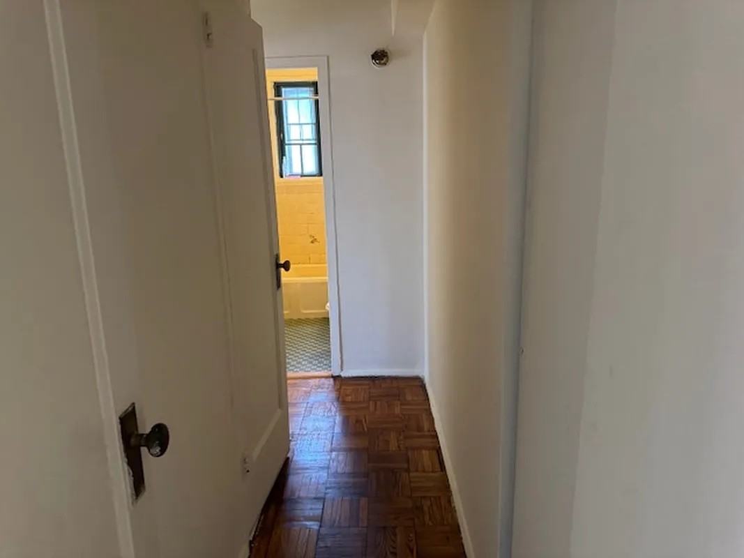 1439 Metropolitan Ave #5H - Photo 5 of 8