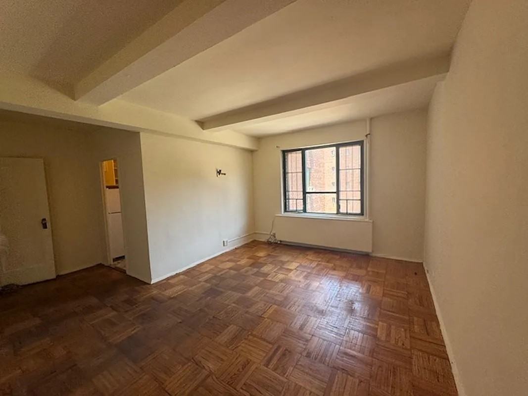 1439 Metropolitan Ave #5H - Photo 7 of 8