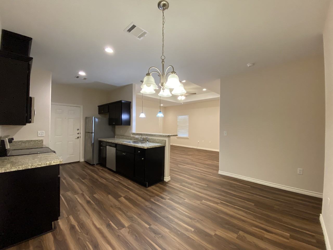 629 Commerce St - Photo 3 of 11