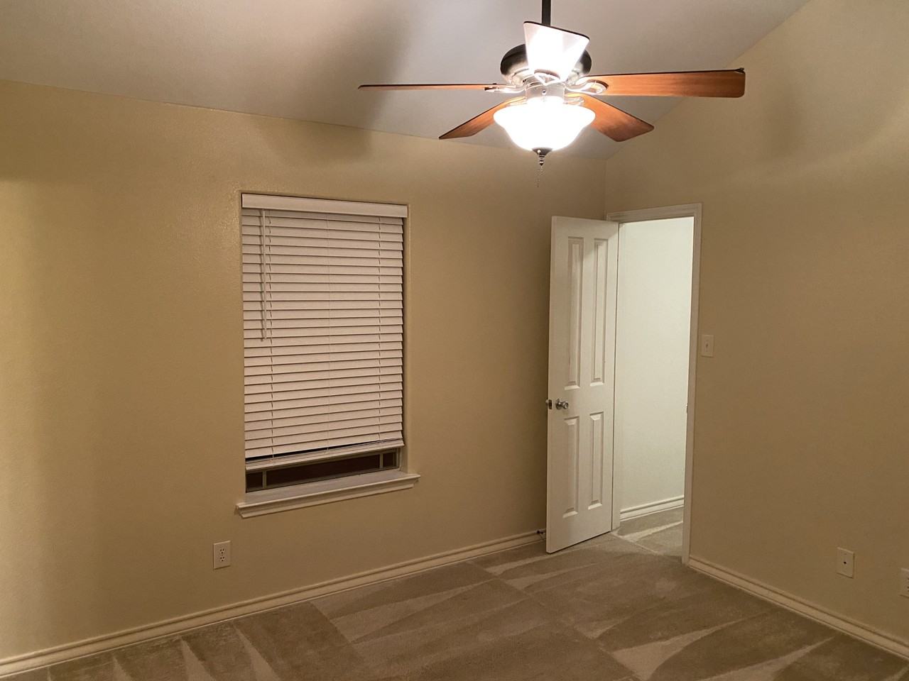 701B Dallas St - Photo 4 of 4