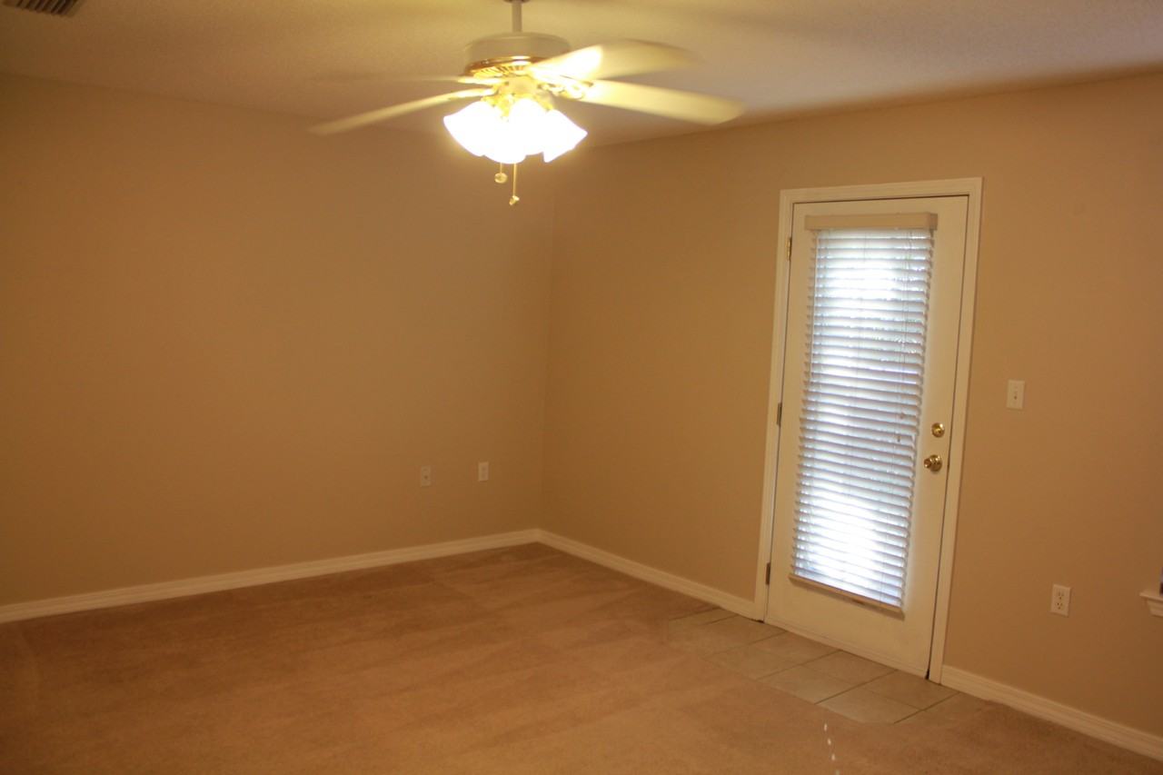 976 Scenic Oak Ln - Photo 3 of 20