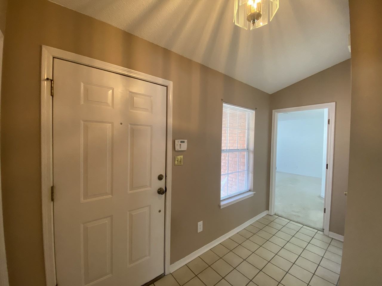 4032 Leesway Cir - Photo 3 of 33