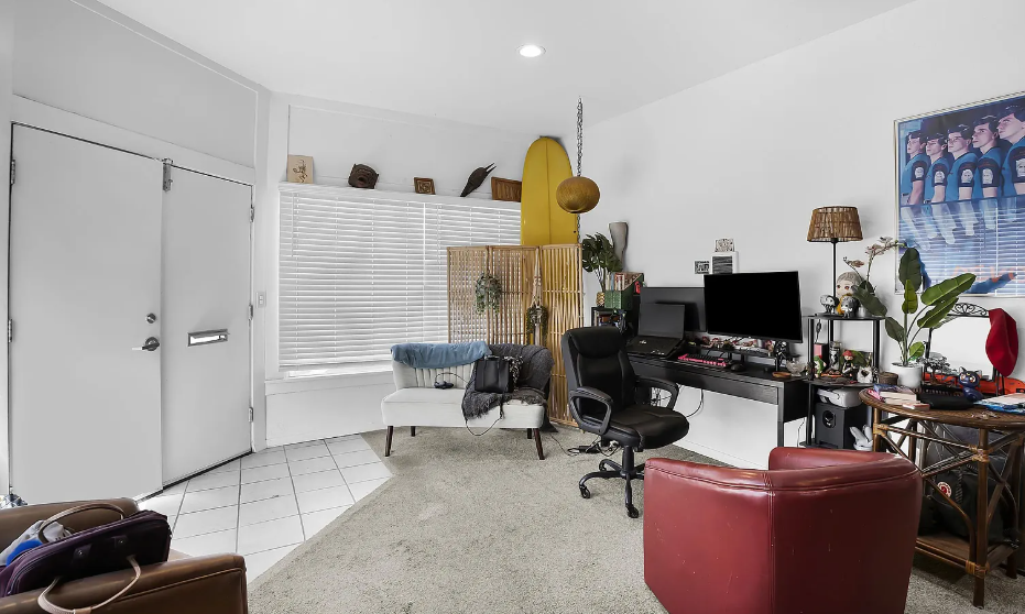 2311 State St - Photo 2 of 10