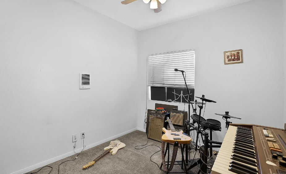 2311 State St - Photo 4 of 10