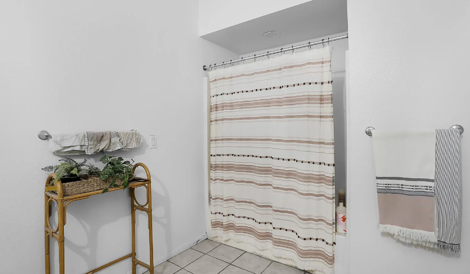 2311 State St - Photo 5 of 10