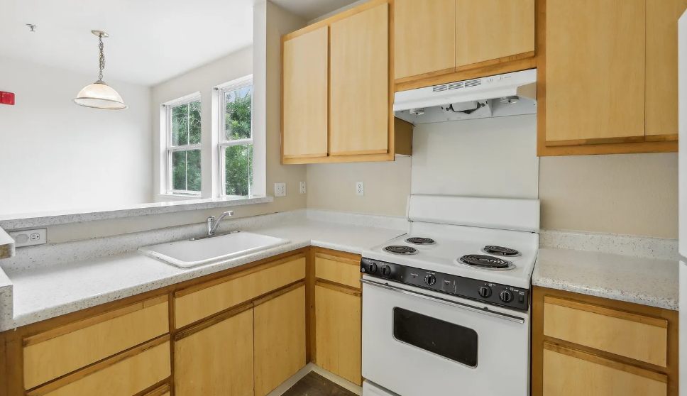 2555 Alum Rock Ave - Photo 2 of 7