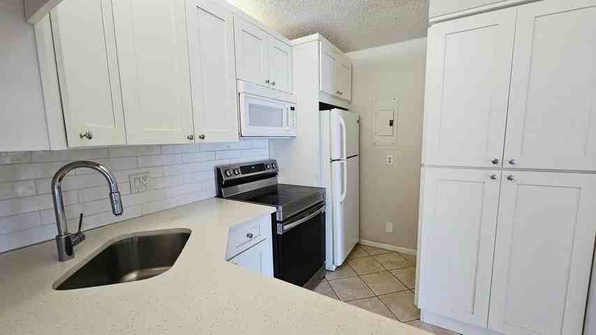 1109 Green Pine Boulevard #B2 - Photo 4 of 9
