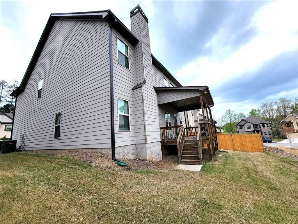 1866 Castleberry Ln - Photo 3 of 33