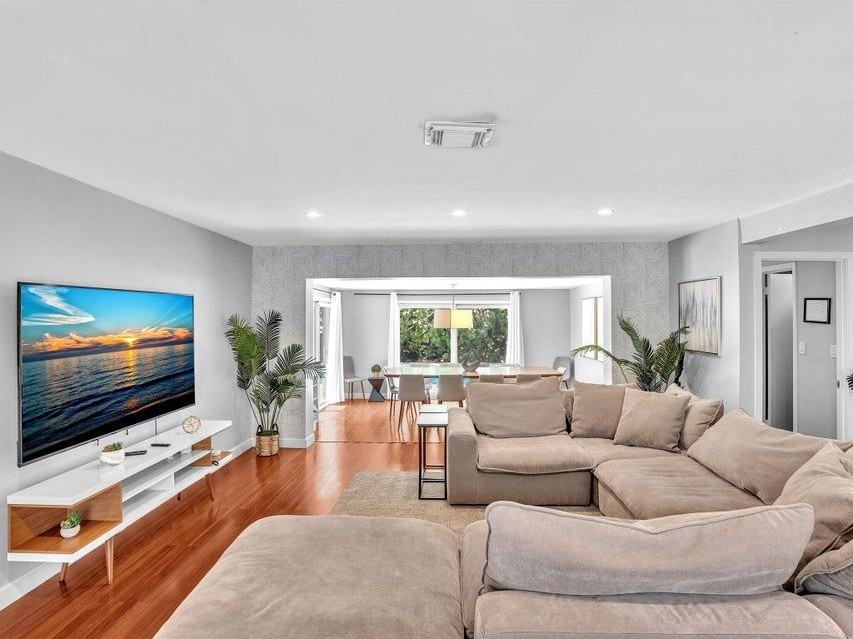 1786 Ne 21st St - Photo 2 of 8